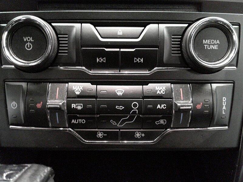 2017 Ford Explorer XLT - Photo 19 - Spencerport, NY 14559