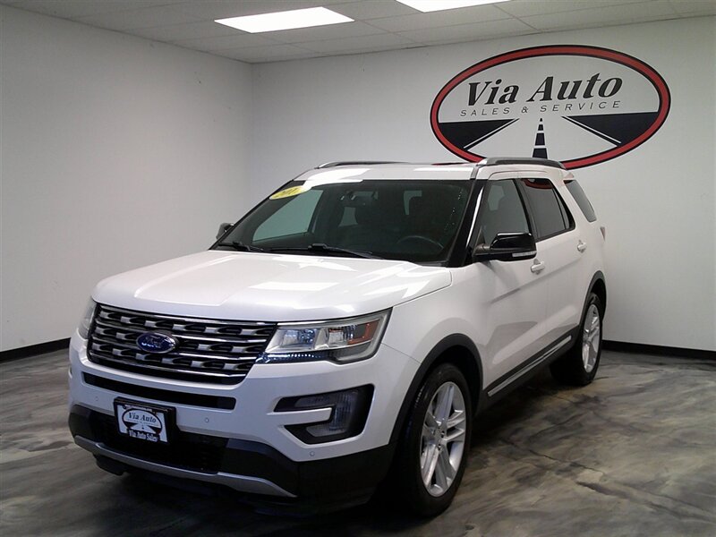 2017 Ford Explorer XLT - Photo 7 - Spencerport, NY 14559