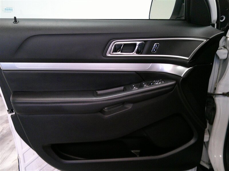 2017 Ford Explorer XLT - Photo 33 - Spencerport, NY 14559