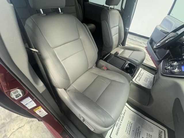 2017 Toyota Sienna XLE Premium 7-Passen - Photo 32 - Spencerport, NY 14559