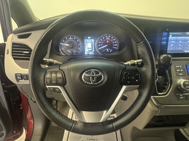 2017 Toyota Sienna XLE Premium 7-Passen - Photo 17 - Spencerport, NY 14559
