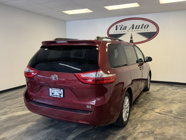 2017 Toyota Sienna XLE Premium 7-Passen - Photo 9 - Spencerport, NY 14559