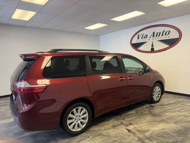 2017 Toyota Sienna XLE Premium 7-Passen - Photo 8 - Spencerport, NY 14559