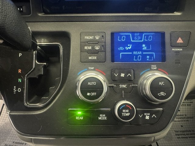 2017 Toyota Sienna XLE Premium 7-Passen - Photo 26 - Spencerport, NY 14559