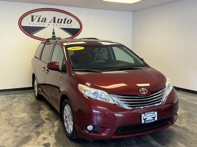 2017 Toyota Sienna XLE Premium 7-Passen - Photo 4 - Spencerport, NY 14559