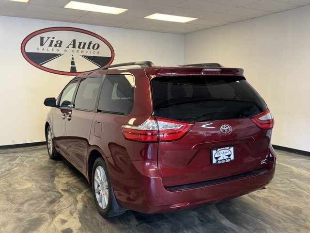 2017 Toyota Sienna XLE Premium 7-Passen - Photo 11 - Spencerport, NY 14559
