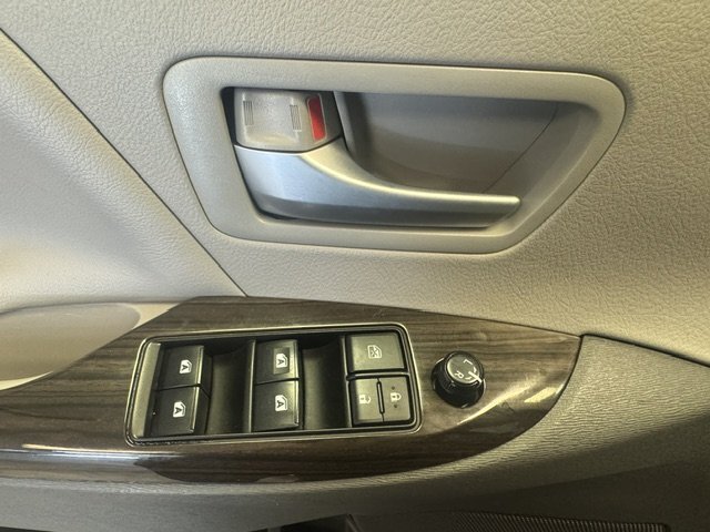 2017 Toyota Sienna XLE Premium 7-Passen - Photo 43 - Spencerport, NY 14559