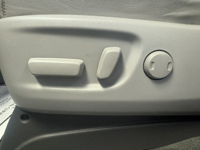 2017 Toyota Sienna XLE Premium 7-Passen - Photo 31 - Spencerport, NY 14559