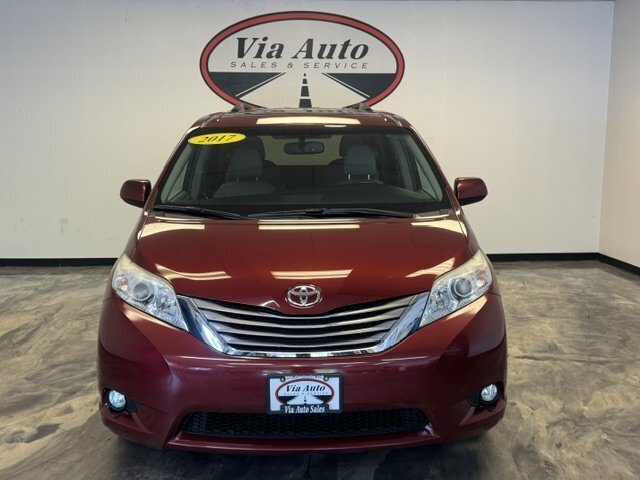 2017 Toyota Sienna XLE Premium 7-Passen - Photo 5 - Spencerport, NY 14559