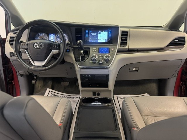 2017 Toyota Sienna XLE Premium 7-Passen - Photo 2 - Spencerport, NY 14559