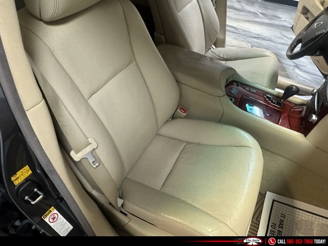 2012 Lexus LS - Photo 30 - Spencerport, NY 14559
