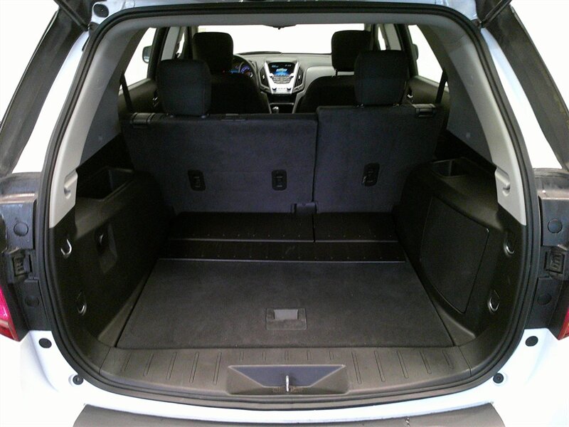 2016 Chevrolet Equinox LS - Photo 18 - Spencerport, NY 14559