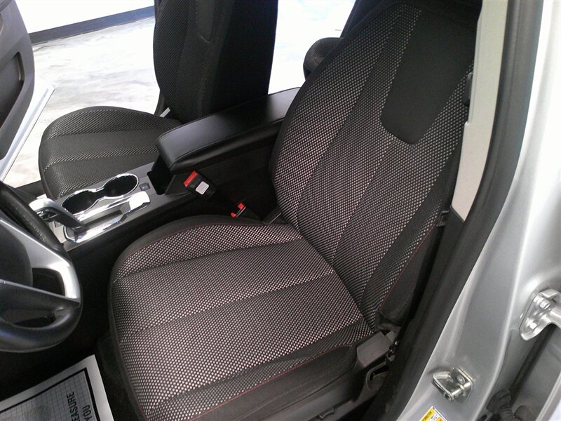 2017 Chevrolet Equinox LT - Photo 26 - Spencerport, NY 14559