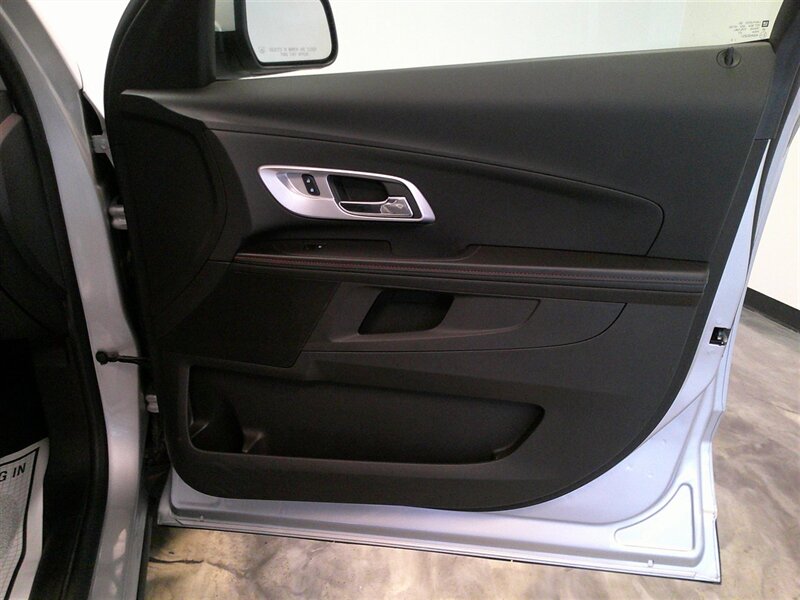 2017 Chevrolet Equinox LT - Photo 35 - Spencerport, NY 14559