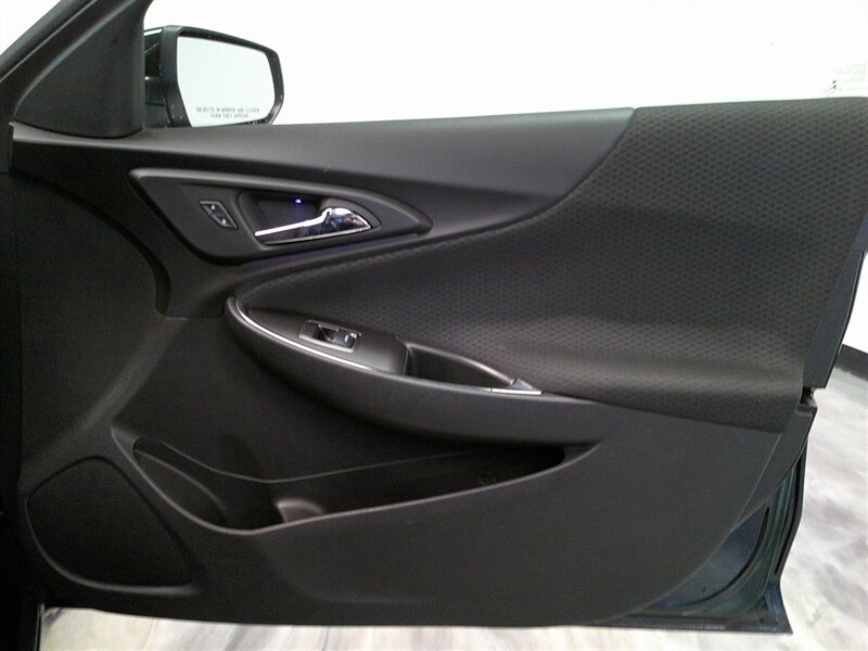 2016 Chevrolet Malibu LT - Photo 34 - Spencerport, NY 14559