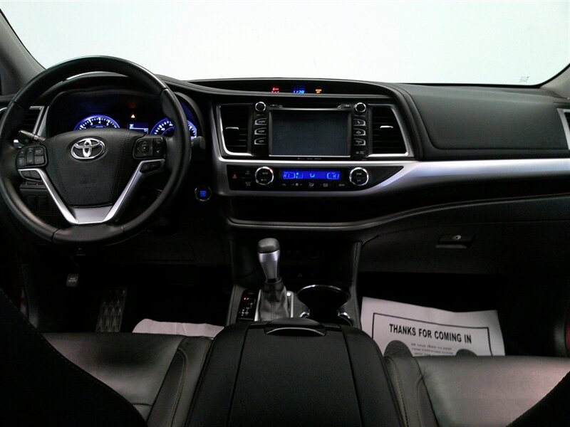2017 Toyota Highlander XLE - Photo 5 - Spencerport, NY 14559