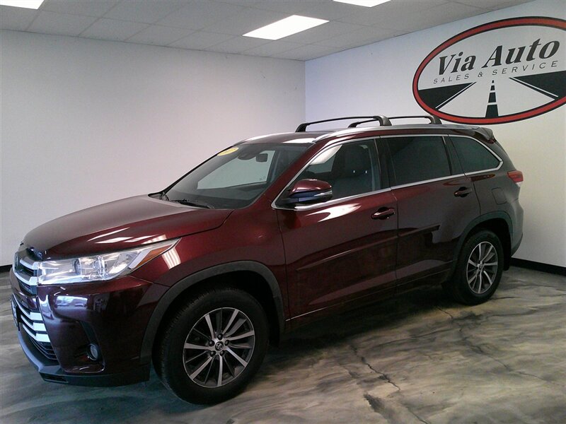 2017 Toyota Highlander XLE - Photo 2 - Spencerport, NY 14559