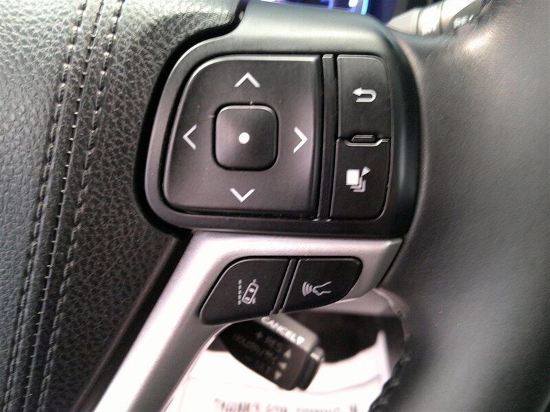 2017 Toyota Highlander XLE - Photo 8 - Spencerport, NY 14559