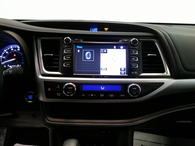 2017 Toyota Highlander XLE - Photo 11 - Spencerport, NY 14559