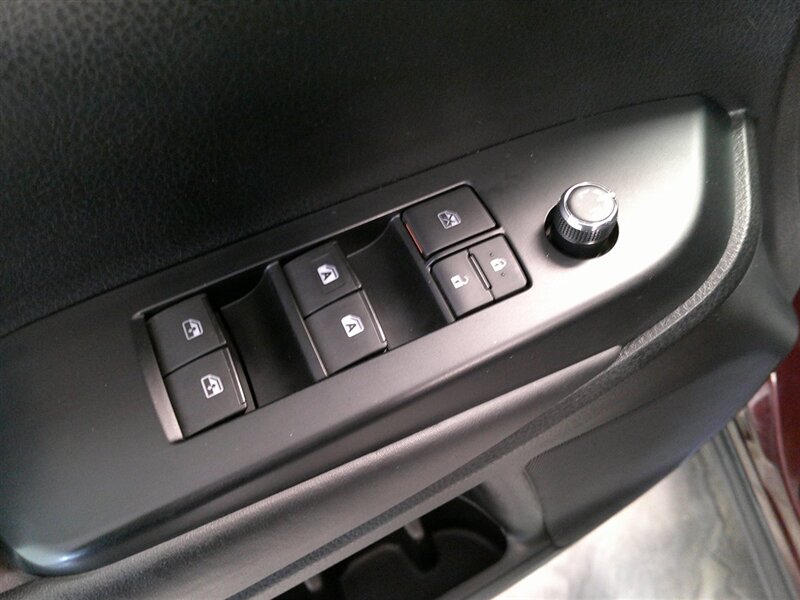 2017 Toyota Highlander XLE - Photo 34 - Spencerport, NY 14559