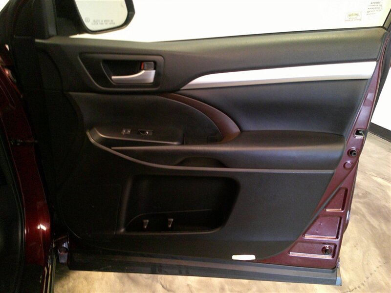 2017 Toyota Highlander XLE - Photo 36 - Spencerport, NY 14559