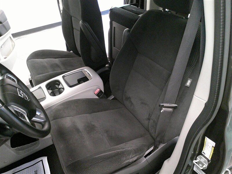 2016 Dodge Grand Caravan SXT - Photo 4 - Spencerport, NY 14559