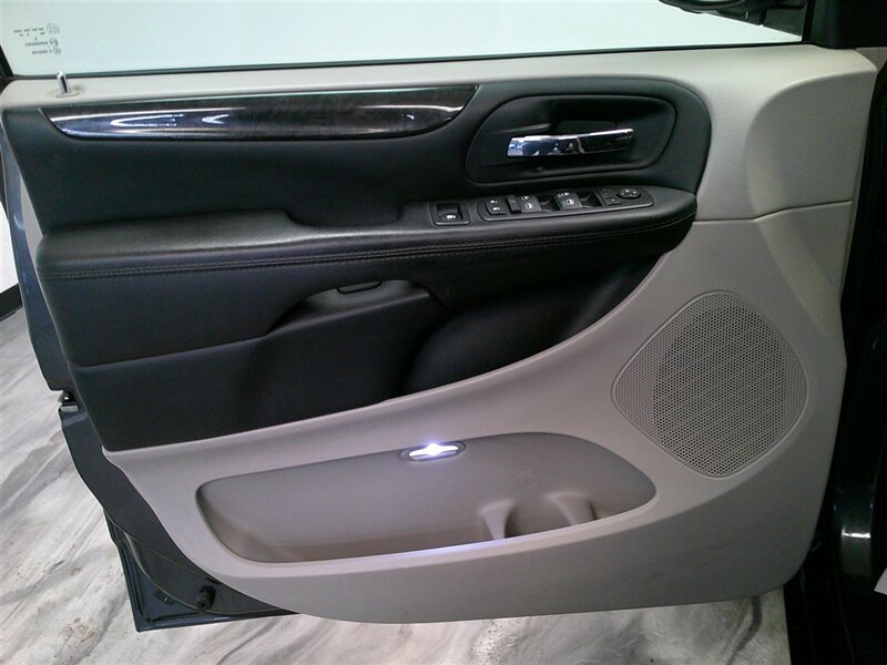 2016 Dodge Grand Caravan SXT - Photo 17 - Spencerport, NY 14559