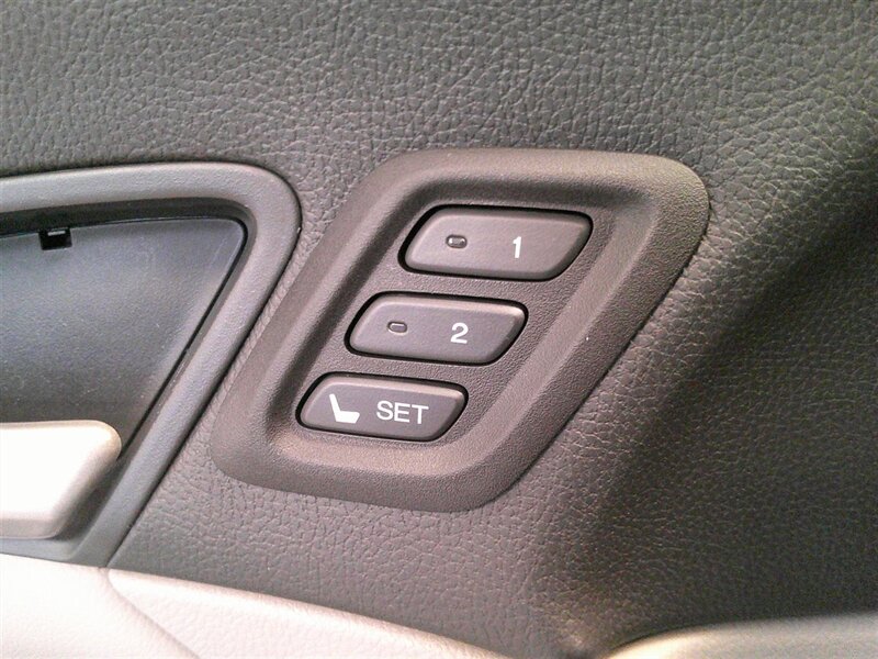 2012 Honda Accord EX-L V6 - Photo 28 - Spencerport, NY 14559