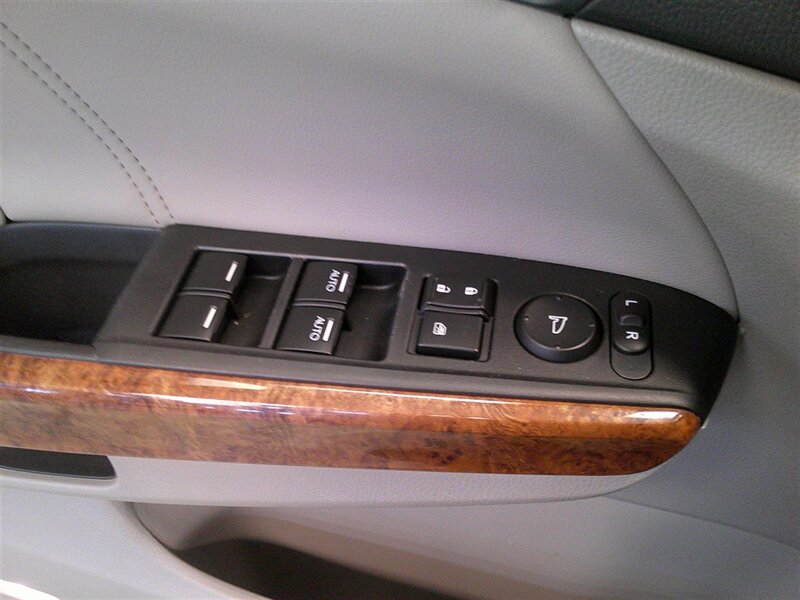 2012 Honda Accord EX-L V6 - Photo 35 - Spencerport, NY 14559