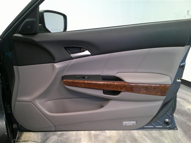 2012 Honda Accord EX-L V6 - Photo 37 - Spencerport, NY 14559