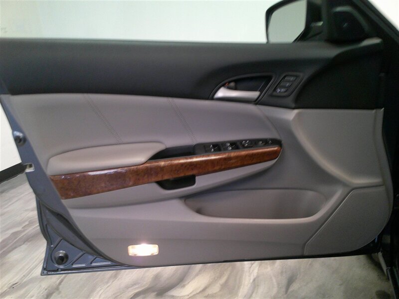 2012 Honda Accord EX-L V6 - Photo 34 - Spencerport, NY 14559