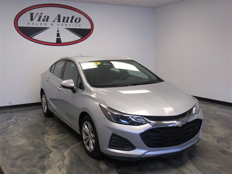 2019 Chevrolet Cruze LT   - Photo 1 - Spencerport, NY 14559