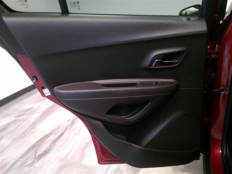 2015 Chevrolet Trax LT - Photo 32 - Spencerport, NY 14559