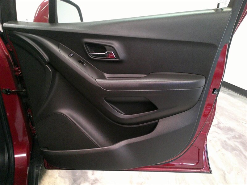 2015 Chevrolet Trax LT - Photo 33 - Spencerport, NY 14559