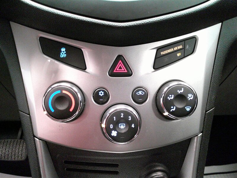 2015 Chevrolet Trax LT - Photo 24 - Spencerport, NY 14559