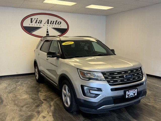 2017 Ford Explorer XLT   - Photo 1 - Spencerport, NY 14559