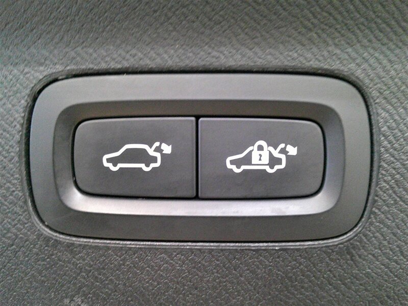 2020 Volvo XC90 T6 Momentum 7-Passen - Photo 32 - Spencerport, NY 14559