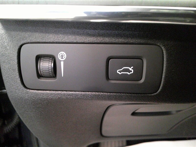 2020 Volvo XC90 T6 Momentum 7-Passen - Photo 31 - Spencerport, NY 14559