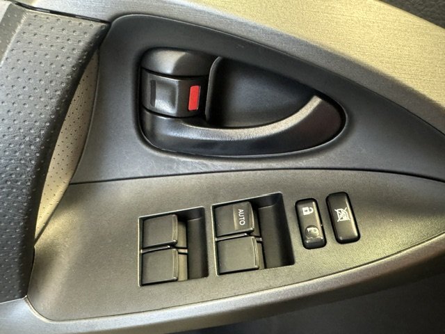 2011 Toyota RAV4 Limited - Photo 31 - Spencerport, NY 14559