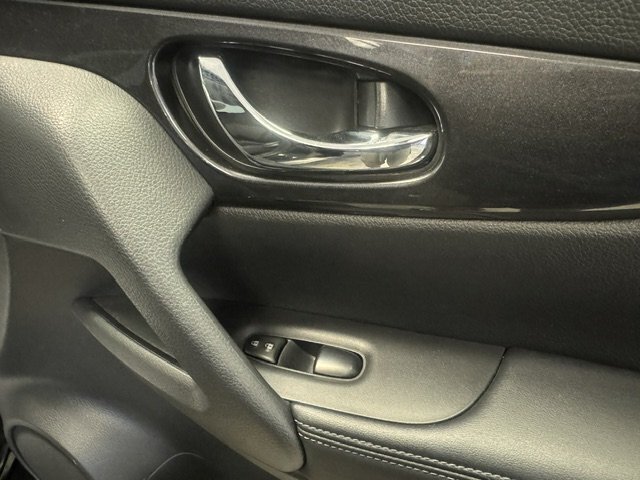 2018 Nissan Rogue SV - Photo 33 - Spencerport, NY 14559