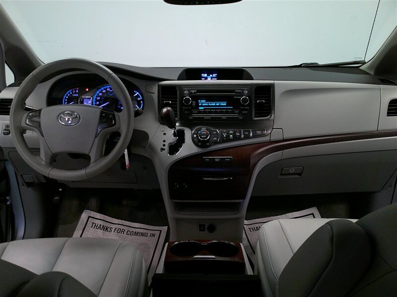 2014 Toyota Sienna XLE 7-Passenger Auto   - Photo 2 - Spencerport, NY 14559