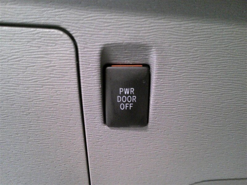 2014 Toyota Sienna XLE 7-Passenger Auto   - Photo 17 - Spencerport, NY 14559