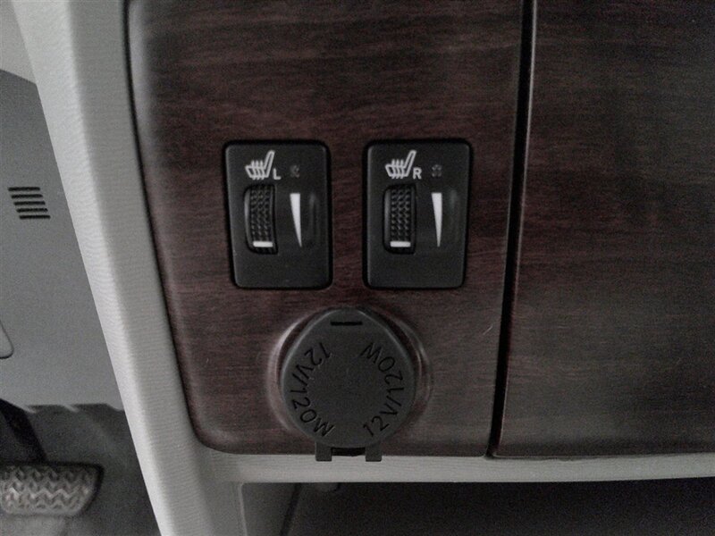 2014 Toyota Sienna XLE 7-Passenger Auto   - Photo 24 - Spencerport, NY 14559