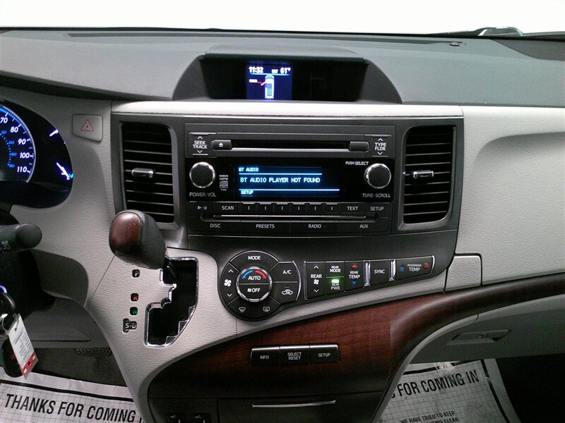 2014 Toyota Sienna XLE 7-Passenger Auto   - Photo 12 - Spencerport, NY 14559