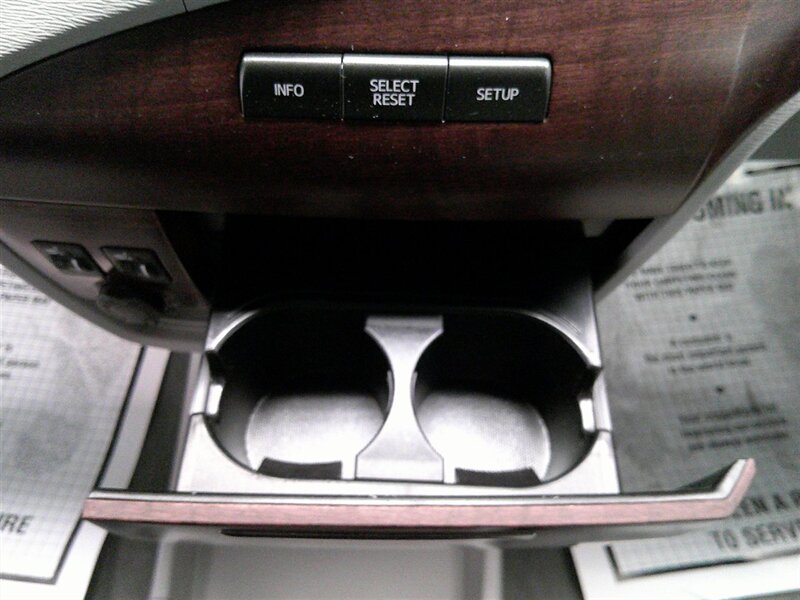 2014 Toyota Sienna XLE 7-Passenger Auto   - Photo 19 - Spencerport, NY 14559