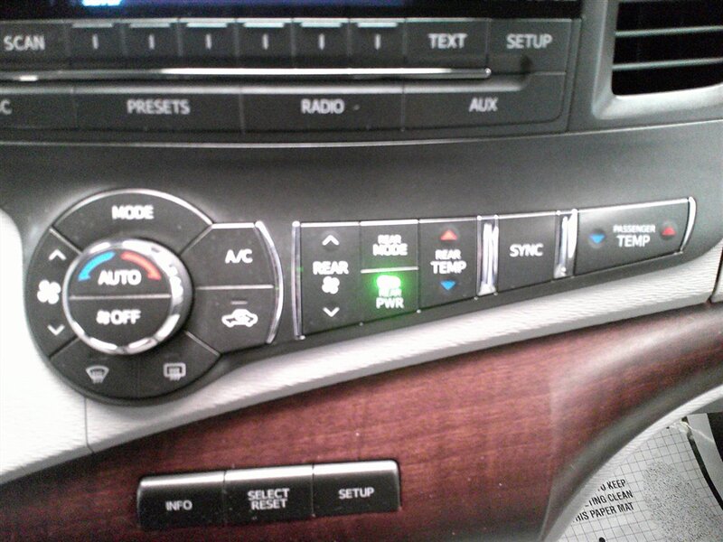 2014 Toyota Sienna XLE 7-Passenger Auto   - Photo 14 - Spencerport, NY 14559