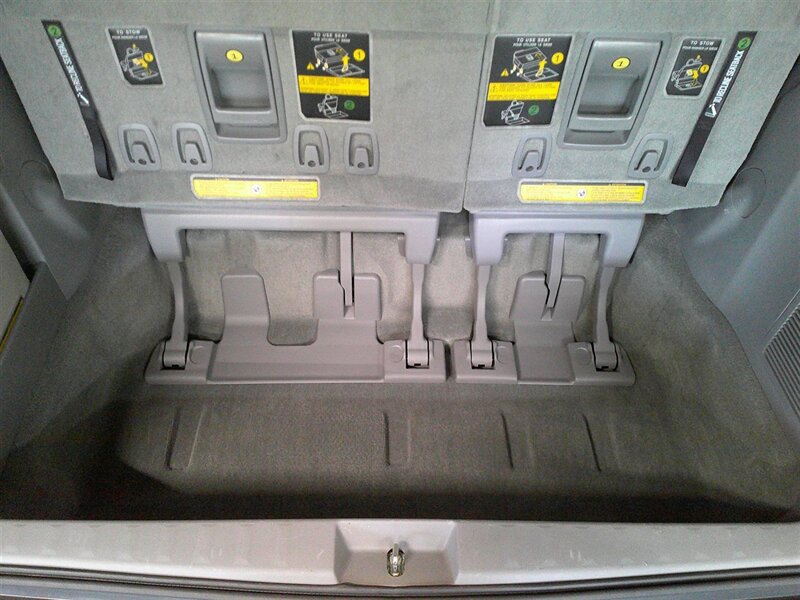 2014 Toyota Sienna XLE 7-Passenger Auto   - Photo 23 - Spencerport, NY 14559