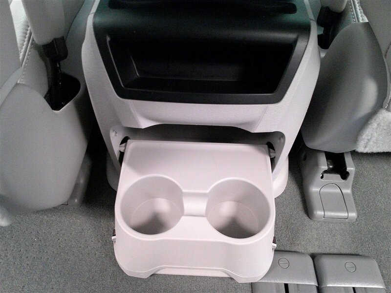 2014 Toyota Sienna XLE 7-Passenger Auto   - Photo 33 - Spencerport, NY 14559