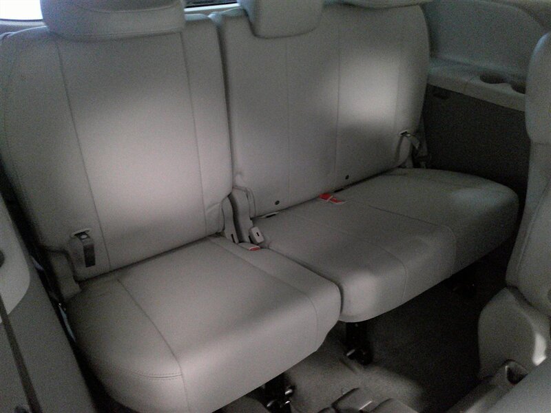 2014 Toyota Sienna XLE 7-Passenger Auto   - Photo 35 - Spencerport, NY 14559