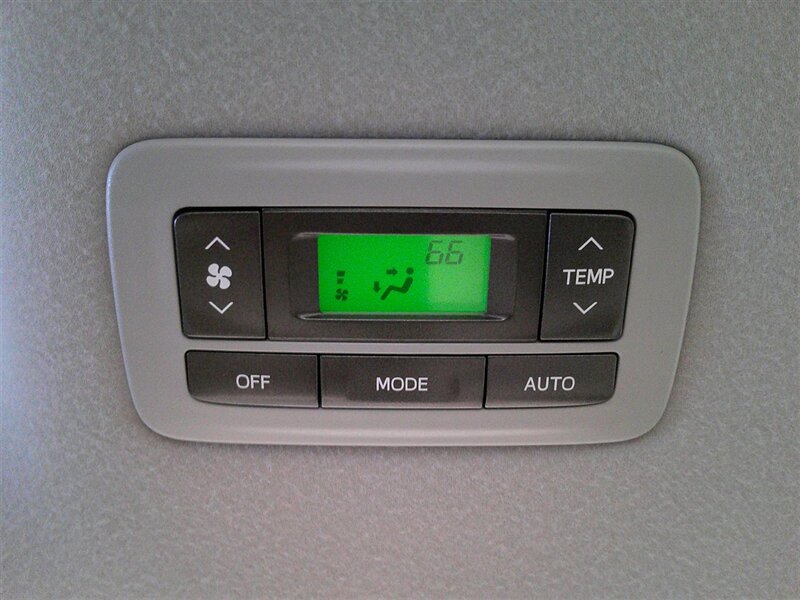 2014 Toyota Sienna XLE 7-Passenger Auto   - Photo 32 - Spencerport, NY 14559